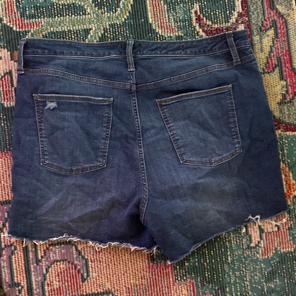 Universal Thread 18W distressed jean shorts - Picture 5 of 5